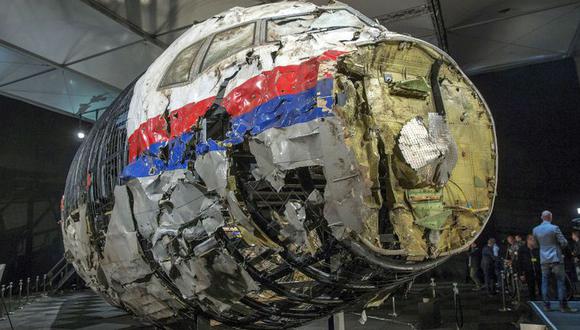 El vuelo MH17 de Malaysia Airlines cubría la ruta entre Ámsterdam y Kuala Lumpur con 298 pasajeros cuando un misil impactó la aeronave, que se estrelló en Ucrania, a 40 kilómetros de la frontera con Rusia. El hecho ocurrió el 17 de julio del 2014 en medio del conflicto entre soldados ucranianos y los rebeldes prorrusos. (Foto: Reuters)