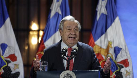 El secretario de las Naciones Unidas, Antonio Guterres, habla durante una conferencia de prensa en el Palacio de La Moneda, en Santiago, el 2 de mayo de 2024. (Foto de RAUL BRAVO / AFP)