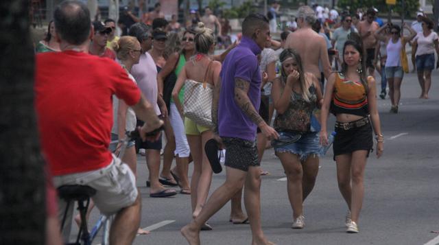 Paolo y Bárbara Evans, el romance continúa en las playas de Río - 7