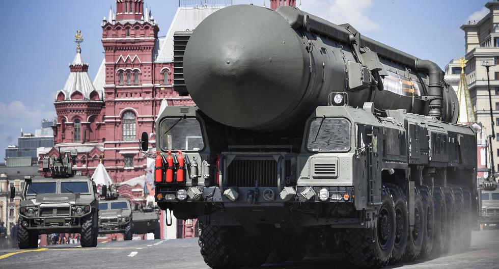 What tactical nuclear weapons will Russia showcase in military exercises directed by Vladimir Putin?