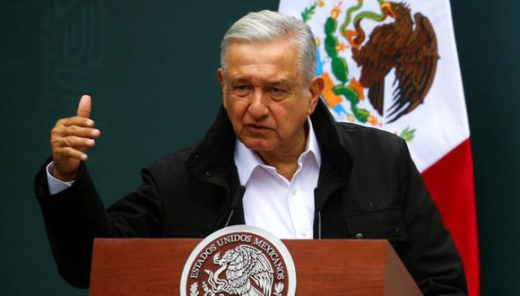 El presidente de México, Andrés Manuel López Obrador, durante la entrega de un informe de investigación con familiares de los 43 estudiantes desaparecidos de la Escuela de Formación Docente de Ayotzinapa, en el sexto aniversario de su desaparición. (Foto: REUTERS/Edgard Garrido).