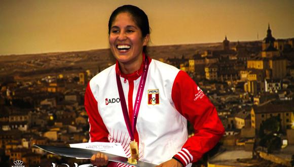 Alexandra Grande ganó la primera medalla de oro para el Perú en karate en los Juegos Panamericanos de Toronto 2015. (Foto: @RFEKarate)