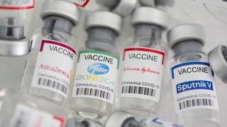 La guerra de las vacunas: ¿Por qué es tan difícil liberar las patentes contra el coronavirus?