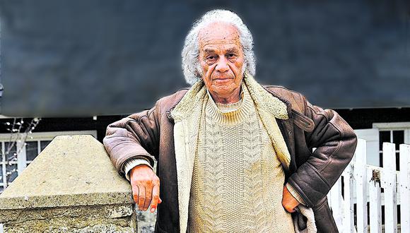 Nicanor Parra, una de las voces más potentes, lúdicas y desconcertantes de Latinoamérica, cumple 103 años, y lo celebra con una antología definitiva. [Foto: “El Mercurio” de Chile ]