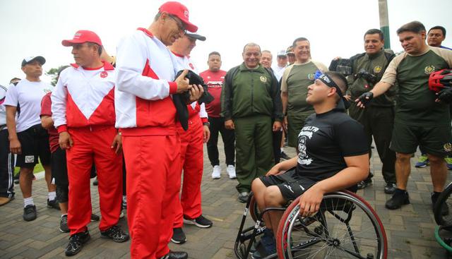 Martín Vizcarra encabezó la carrera y bicicleteada cívico militar por las calles de Lima. (Foto: Presidencia)