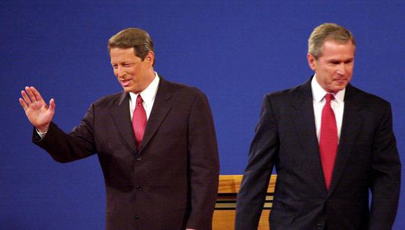 Un 7 de noviembre del 2000, Estados Unidos celebra las elecciones presidenciales más disputadas de su historia en las que el republicano George W. Bush y el demócrata, Al Gore, logran similar porcentaje de votos. (JOHN MOTTERN / AFP).