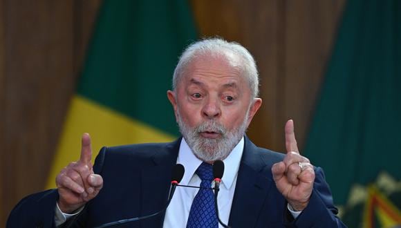 El presidente de Brasil, Luiz Inácio Lula da Silva, habla durante reunión de anuncios de inversión de bancos públicos en los estados, en el Palácio de Planalto en Brasilia, Brasil, el 12 de diciembre de 2023. (Foto de Andre Borges / EFE)
