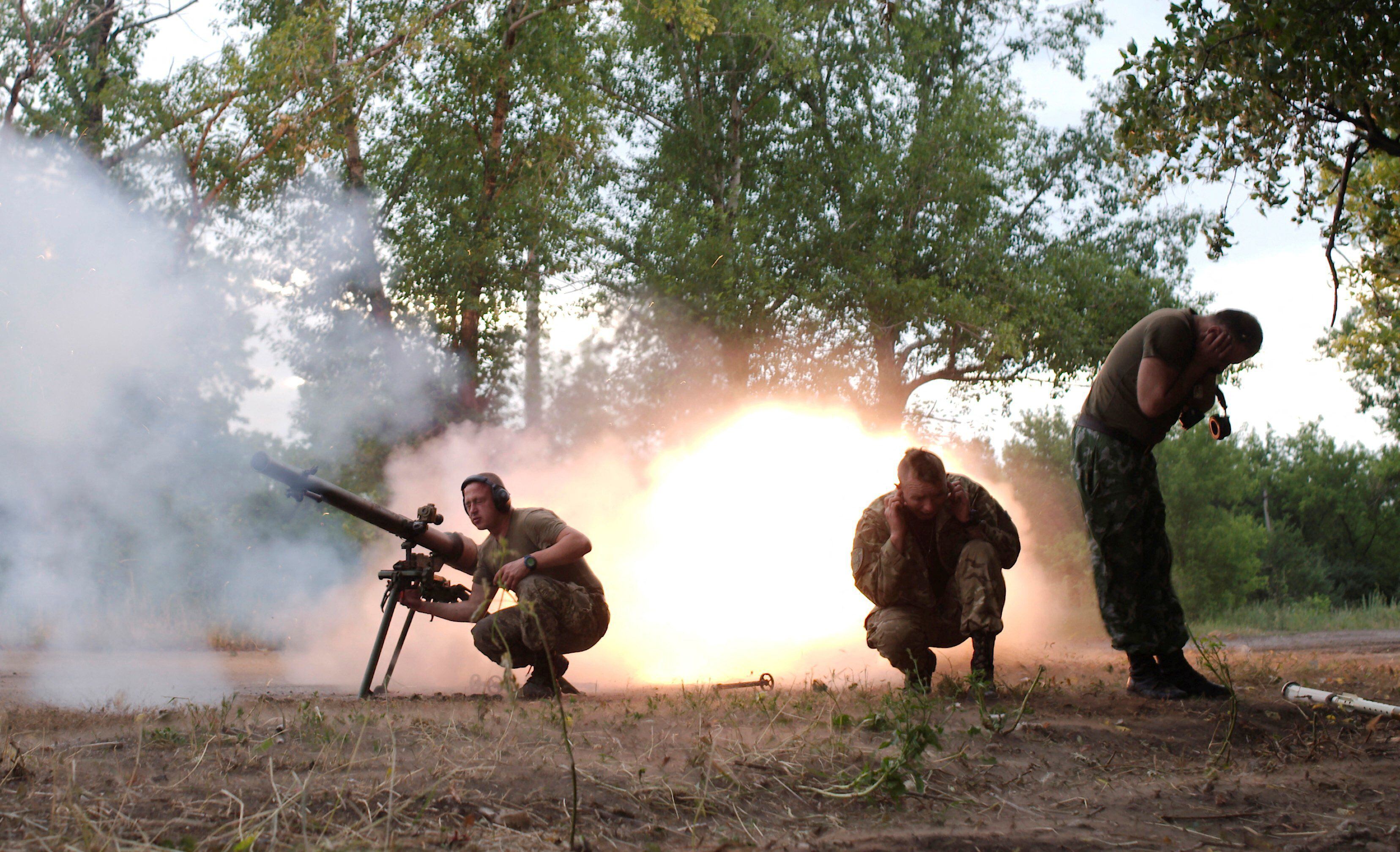 Picture taken on June 18, 2015. Ukrainian forces use a grenade launcher against Donetsk separatists.  REUTERS