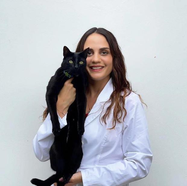 Veterinaria Leire Artziniega, especialista en medicina felina, tiene una cuenta de Instagram en donde comparte información sobre cuidado de los gatos. Su cuenta es @catvet.pe