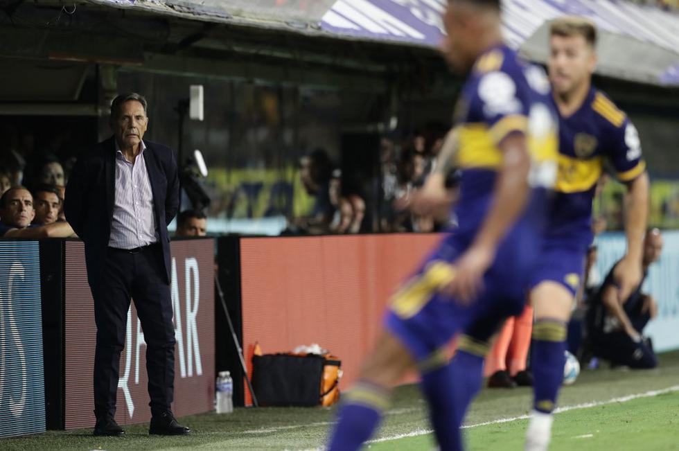 Según la prensa argentina, Miguel Ángel Russo colocará a Carlos Zambrano en la alineación titular del conjunto azul y oro para el duelo. (Foto: AFP)