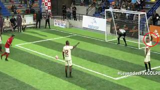 José ‘Puma’ Carranza impide el gol mediante una extraña forma en un torneo de fútbol 7