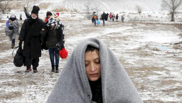 Macedonia cierra su frontera con Grecia a los refugiados
