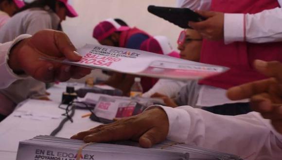 El Salario Rosa es una iniciativa en México que busca beneficiar a mujeres de escasos recursos. Ayer, en el Día de la Mujer mexicana, se hizo la entrega. (Facebook)