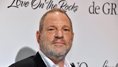 Un 14 de octubre del 2017, la Academia de Hollywood expulsa al productor Harvey Weinstein, envuelto en un enorme escándalo de abusos y acoso sexual. (YANN COATSALIOU / AFP).