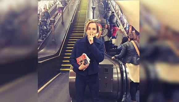 Facebook: Emma Watson "esconde" libros en el metro de Londres
