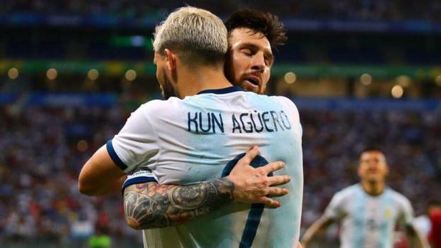 Sergio Agüero y Lionel Messi fueron compañeros en la selección Argentina. (Foto: AFP)