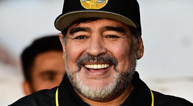 Una furgoneta que usó Maradona también fue subastada. (Foto: AFP)