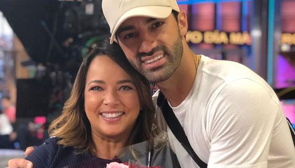 Adamari López es consolada por Toni Costa tras romper en llanto durante entrenamiento. (Foto: @adamarilopez)