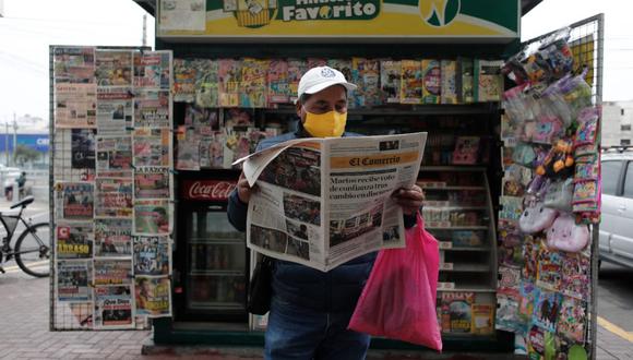 Las restricciones para frenar al coronavirus no limitan la distribución de periódicos y la labor de los canillitas. (Foto: Grupo El Comercio)