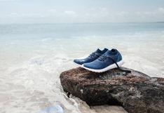 Contaminación plástica en los océanos es transformada en calzado deportivo