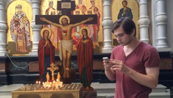 Detienen a 'Youtuber' por jugar Pokémon GO en iglesia [VIDEO]