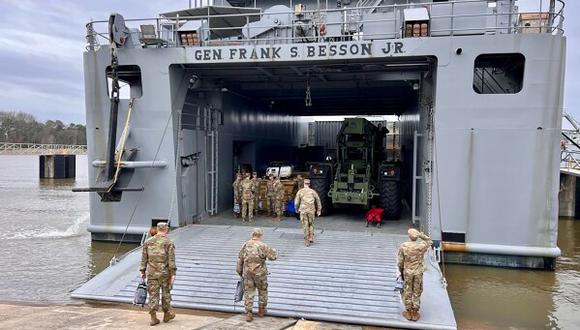 El barco General Frank S. Besson se prepara para zarpar desde Virginia, Estados Unidos, el 9 de marzo del 2024. (Comando Central de Estados Unidos / AP).