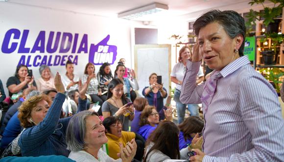 López ha dedicado más de 15 de los 49 años de su vida a luchar contra la corrupción y con esa plataforma fue elegida como alcaldesa de Bogotá, cargo al que llega por primera vez por elección popular una mujer y además miembro de la comunidad LGBTI. (AFP)