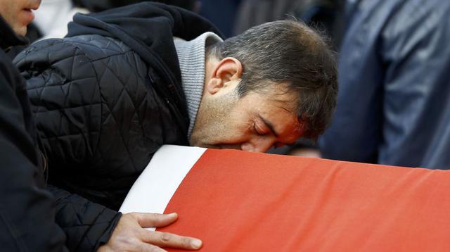 Turquía: Escenas de dolor tras la masacre en club de Estambul - 7