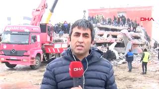 El angustiante momento en que un periodista es sorprendido por un segundo terremoto en Turquía: “Quedó atrapado”