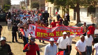 Trabajadores estatales se enfrentaron a policías en el interior del país