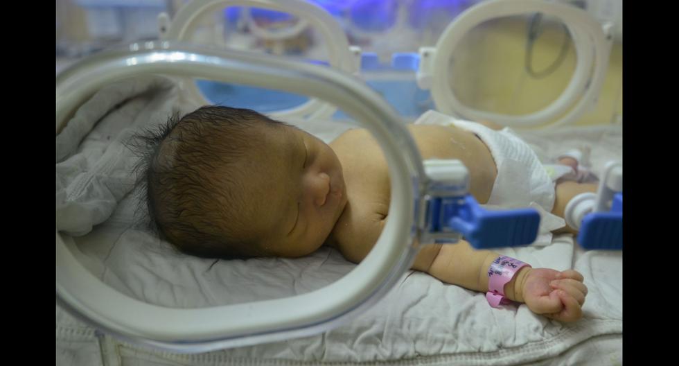 Los hospitales han cambiado sus protocolos de partos para evitar contagios por coronavirus. (Foto referencial: AFP)