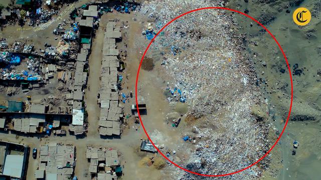 Botadero ilegal de basura se encuentra en el límite de La Molina y Pachacamac y se formó tras la presencia de invasiones. (Foto: El Comercio)