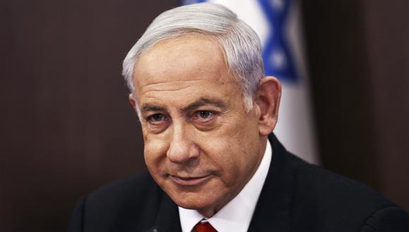 El primer ministro israelí, Benjamin Netanyahu, preside la reunión semanal en la oficina del primer ministro en Jerusalén el 2 de abril de 2023. (Foto de RONEN ZVULUN / POOL / AFP)