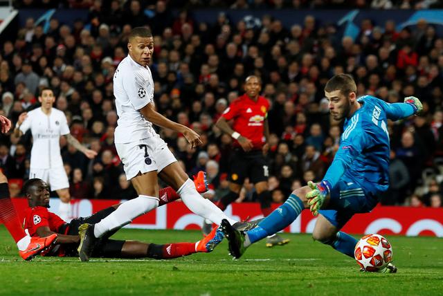 Manchester United vs. PSG: Kylian Mbappé y la genial definición para el 2-0 en Old Trafford. | Foto: AFP