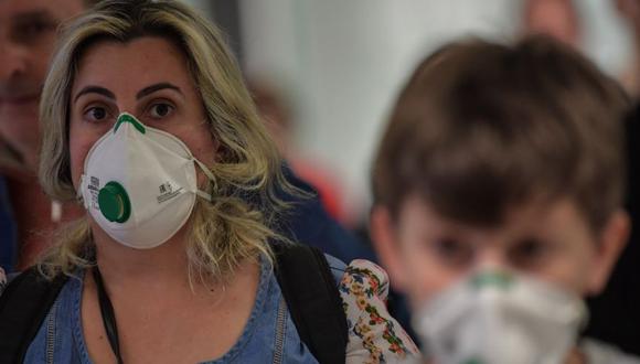Brasil aún carece de respiradores, camas de terapia intensiva y equipos de protección individual (EPI) para el personal de salud que enfrenta una emergencia que hasta el momento dejó unos 16.000 casos y más de 800 muertos. (Foto: Nelson ALMEIDA / AFP)