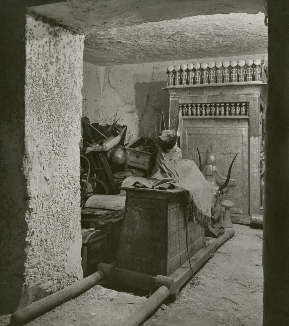 A store known as the treasure chamber, inside the tomb of Tutankhamun.  (HARRY BURTON/GRIFFITH INSTITUTE, UNIV. OF OXFORD).