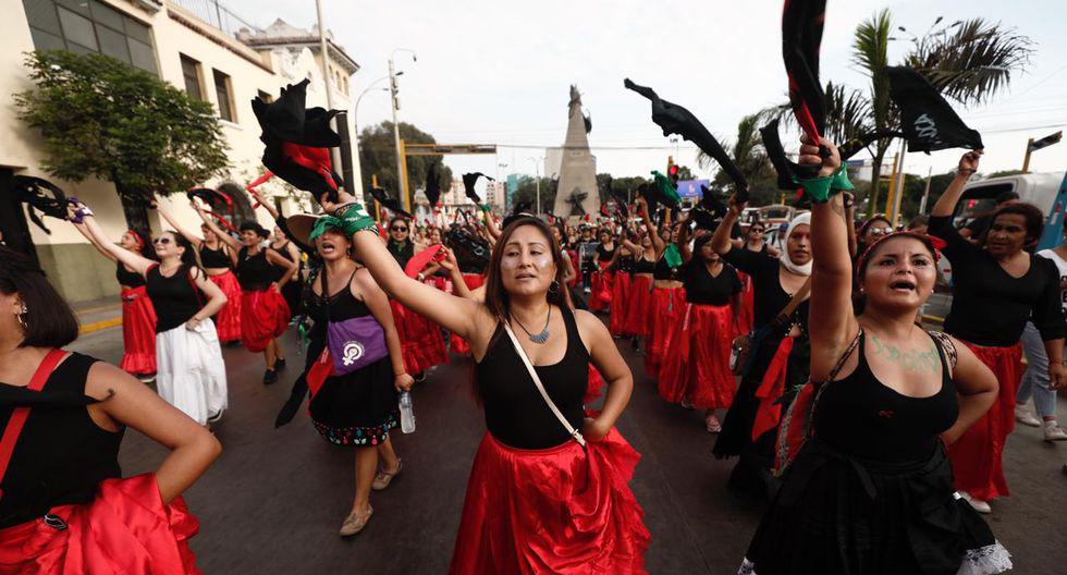 "¿Estaban pensando en una niña menor de 10 años, como casi el 17% de las peruanas? ¿O en una de más de 70, como casi el 6% de las peruanas? ¿Estaban imaginando una mujer analfabeta (8,5%)? ¿Una mujer quechua (22,5%) o nativa o indígena de la Amazonía (0,9%)? ¿Una mujer con discapacidad (11.6%)?".