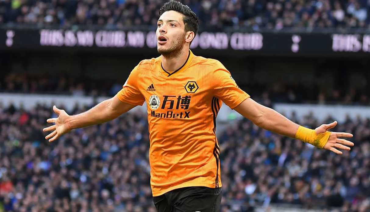 Raúl Jiménez contó detalles de la temporada que realiza con Wolverhampton en la Premier League. (Foto: AFP)