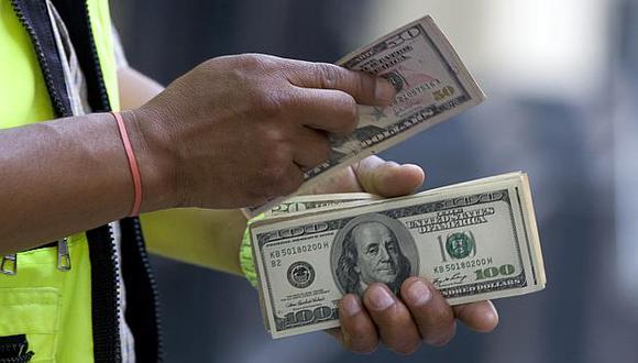 Hoy el dólar se vendía a S/3.324 en el mercado paralelo. (Foto: GEC)