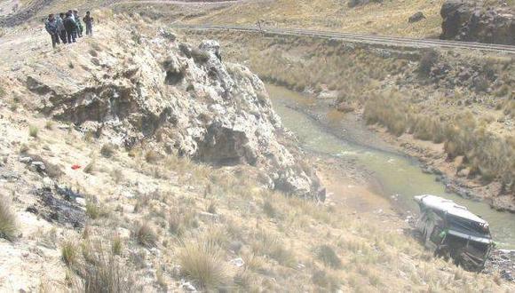 Nasca: ómnibus choca contra cerro y deja al menos nueve muertos