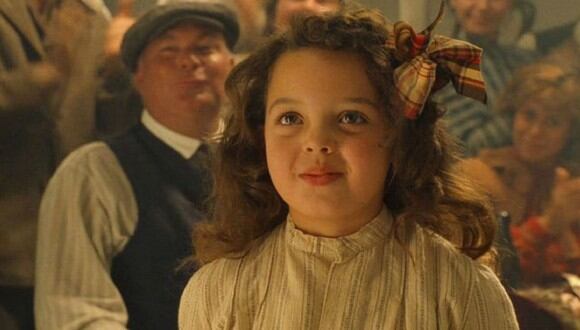 La pequeña Cora mirando a su amigo Jack en "Titanic" (Foto: 20th Century Fox / Paramount Pictures / Lightstorm Entertainment)