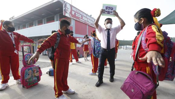 El extitular de educación señala que después de 4 o 5 semanas los docentes deben hacer una prueba diagnóstica de los alumnos. (Foto: Jorge.cerdan/@photo.gec)