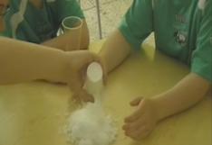 YouTube: video te demuestra cómo convertir agua en nieve en un colegio (VIDEO)