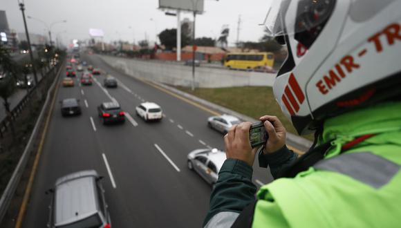 De acuerdo con la disposición de la Municipalidad Metropolitana de Lima (MML), ‘pico y placa’ se ejecuta de lunes a jueves, de 6:30 a.m. a 10:00 a.m. y de 5:00 p.m. a 9:00 p.m. No hay restricción los viernes, sábados, domingos ni feriados. (GEC)