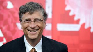 Bill Gates envía un paquete de 36 kilos lleno de regalos a su amiga secreta | VIDEO