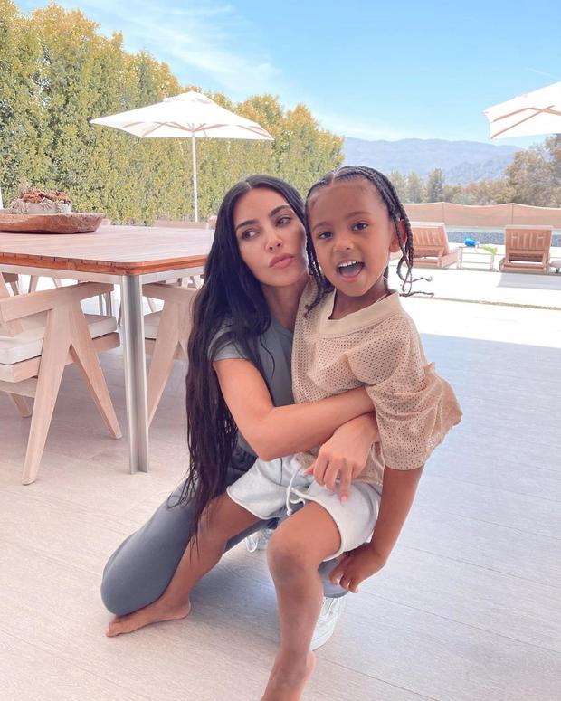 Kim Kardashian y su hijo Saint. (Foto: Instagram)