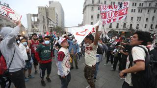 Cercado de Lima: hinchas de Universitario de Deportes celebraron sus 97 aniversario en la Plaza San Martín | FOTOS