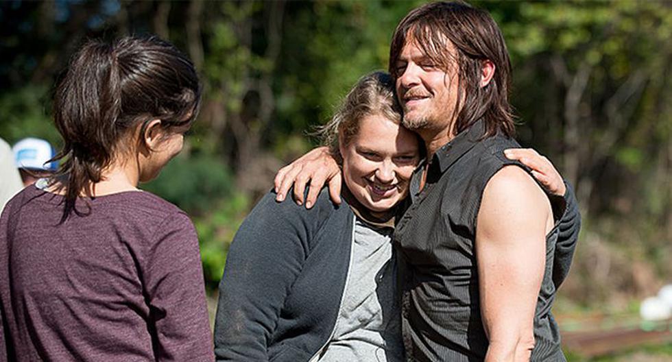 Christian Serratos es Rosita, Merritt Wever es Denise y Norman Reedus es Daryl en 'The Walking Dead' (Foto: AMC)