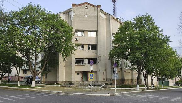 Una vista del edificio dañado del Ministerio de Seguridad del Estado, en Tiraspol, la capital de la región de Transnistria. (Ministerio del Interior de Transnistria vía AP)