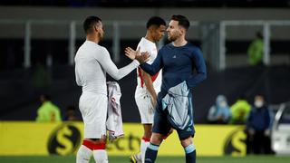 Para la colección: Miguel Trauco se llevó la camiseta de Messi tras el Perú-Argentina